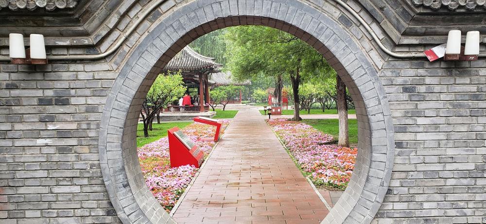 Chinese garden entryway by Isabelle Boes