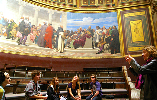 students at French museum