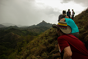 Students on a hike in Panamanian mountains on a cloudy day